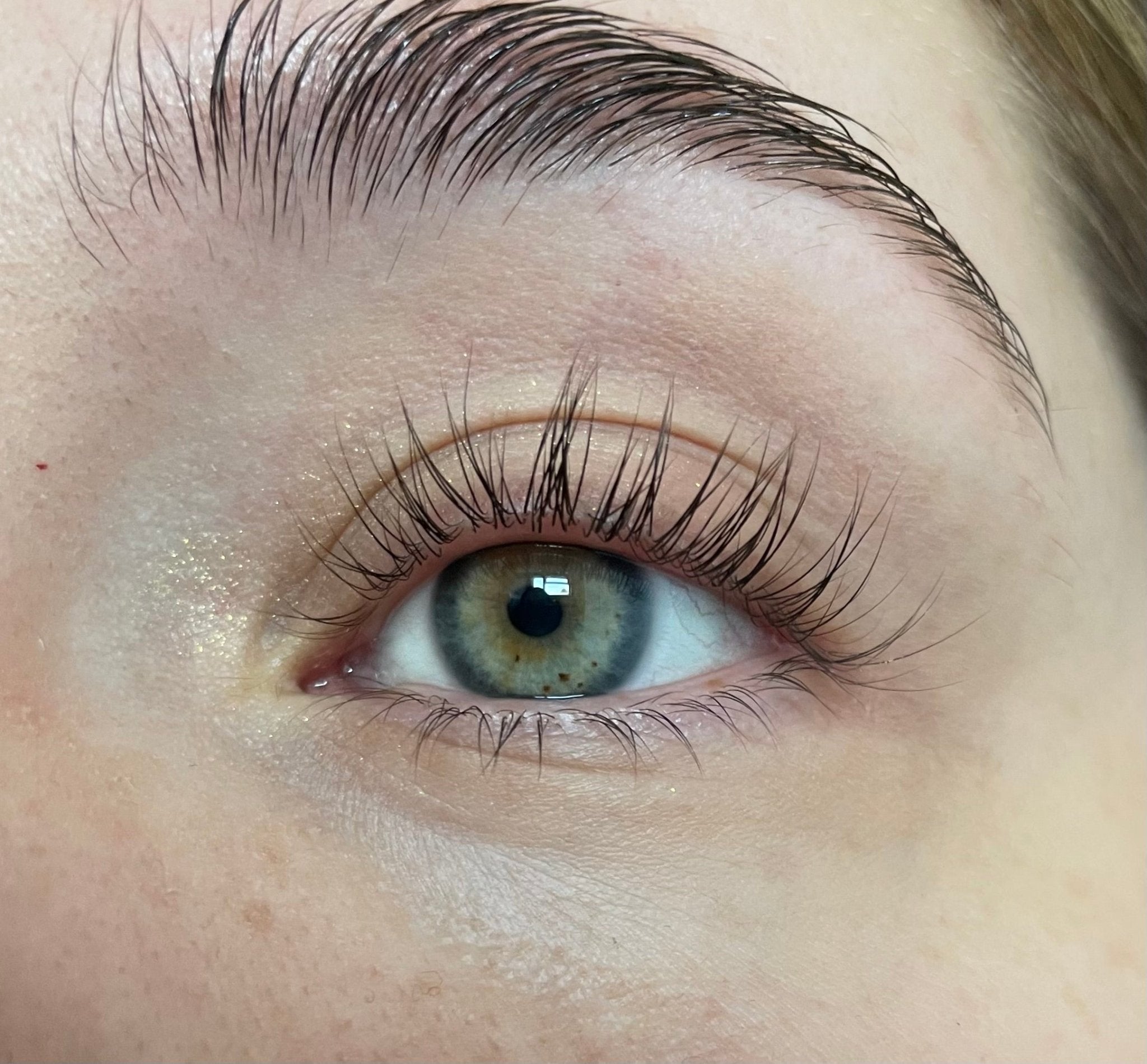 How Long Will the Results of an Eyelash Serum Last? - UKLASH