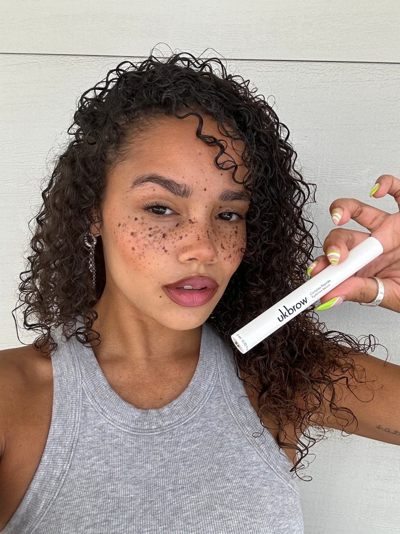 How To Grow Thicker Eyebrows In 4 Steps - UKLASH